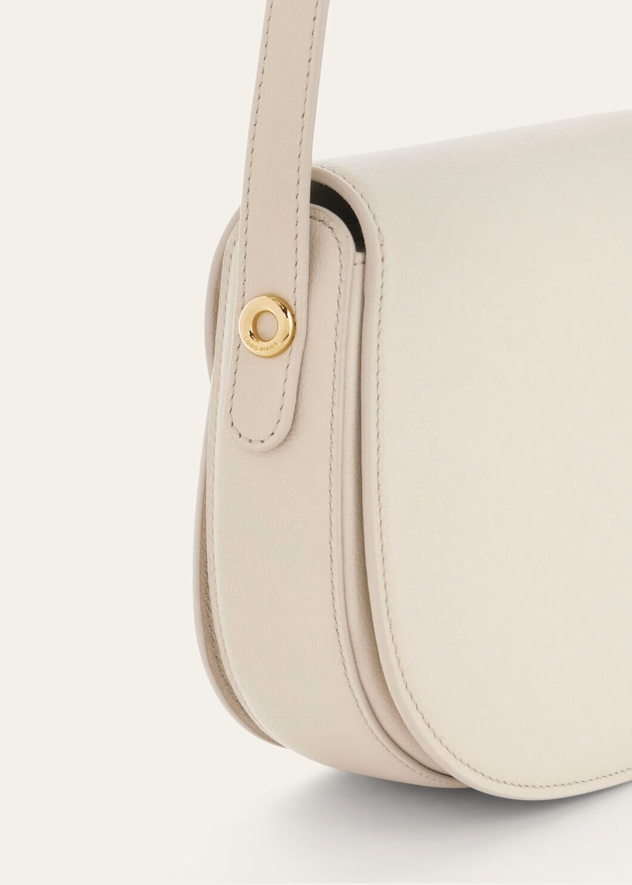 Bolso pequeño Ghiera de piel de becerro granulada color travertino claro/oro sol.