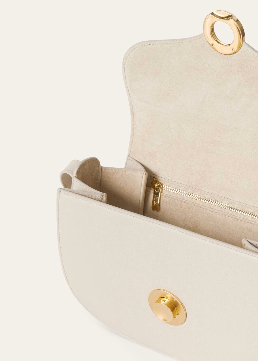 Bolso pequeño Ghiera de piel de becerro granulada color travertino claro/oro sol.