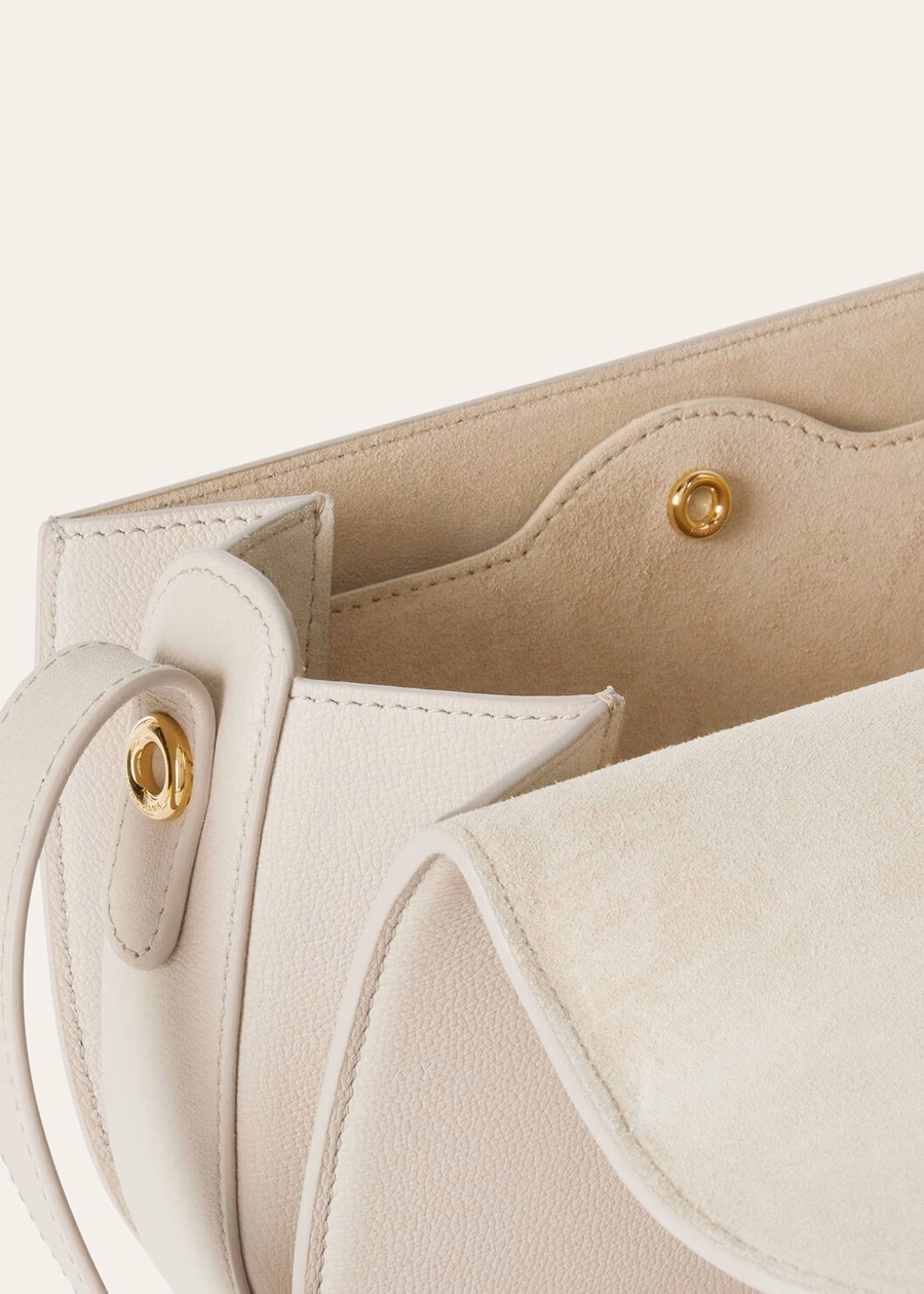 Bolso pequeño Ghiera de piel de becerro granulada color travertino claro/oro sol.