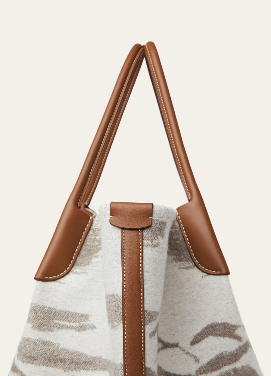 Bolso hobo extragrande de lana virgen de cachemira en tonos gris niebla/guijarro invernal/turquesa/oro sol.